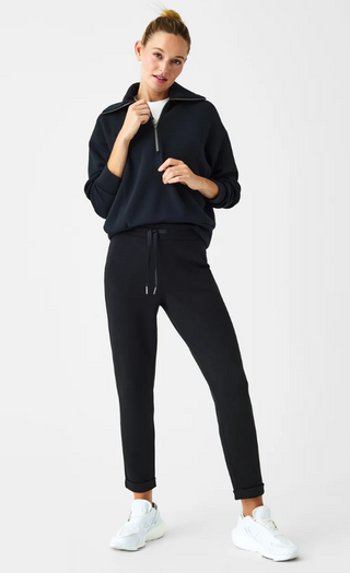 Airessentials Tapered Pant-Very Black