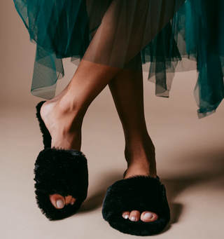 Averie Faux Fur Sandal - Black